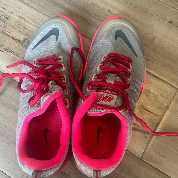 Nike Womens Training Shoes Grey And Pink Size 5.5 - Picture 5 of 5